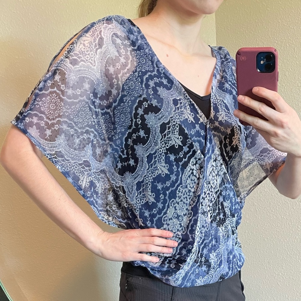 Flowy Blue Pattern Blouse - Picture 9 of 9